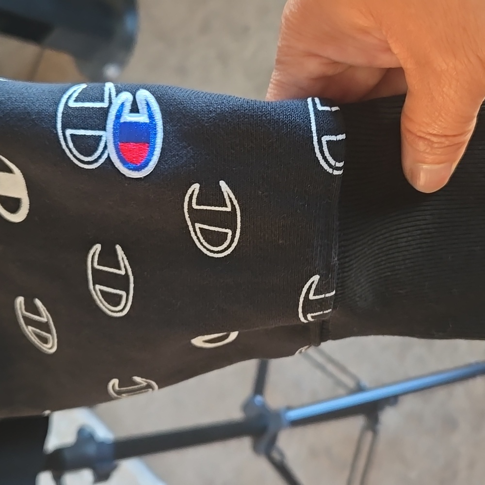 Champion Logo C Pullover Sweater    ✨️ ⭐️ 🖤   Size 3XL  ⭐️ ✨️ - Picture 3 of 8